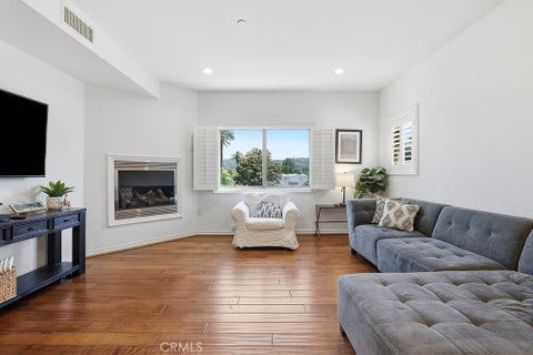 Photo of 11504 Moorpark Street #203, Studio City, CA 91602 (MLS # SR26136692)