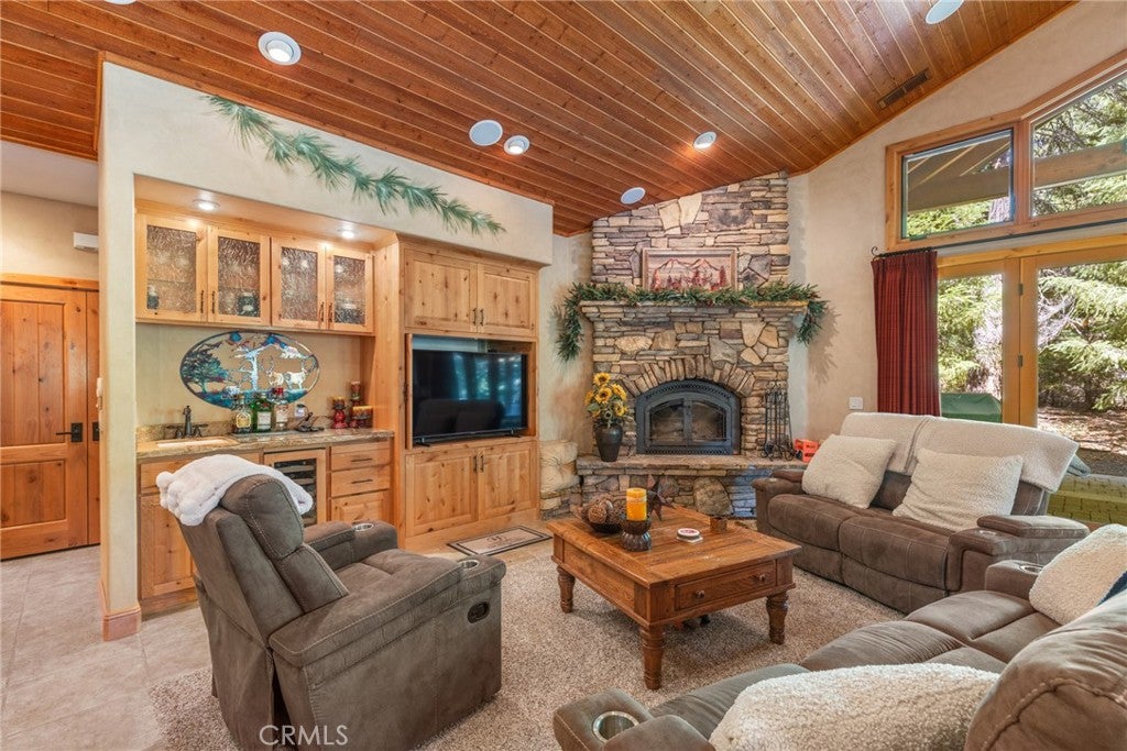 95 Manor Dr
