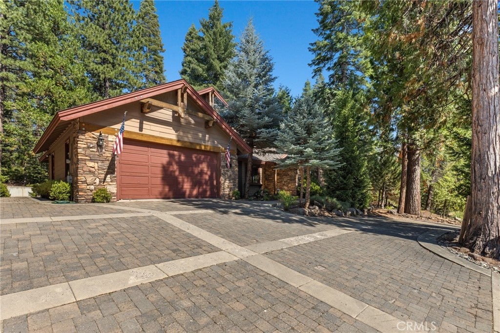 95 Manor Dr