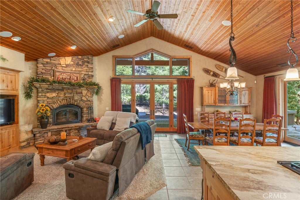 95 Manor Dr