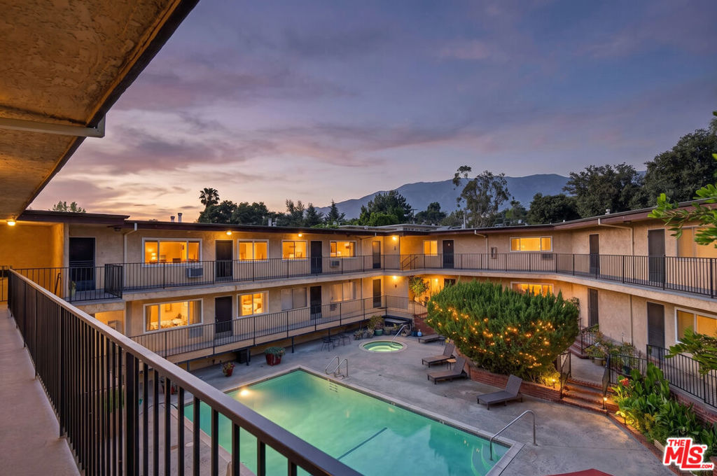 3907 La Crescenta Avenue 203