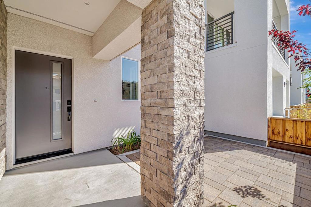 1006 Rojo Terrace