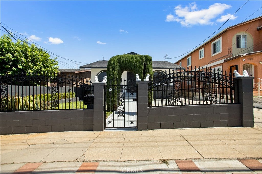 3225 Winter ST, Los Angeles CA 90063