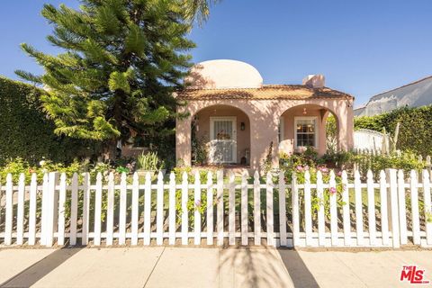 Photo of 6603 Willoughby Avenue, Los Angeles, CA 90038 (MLS # 25624779)