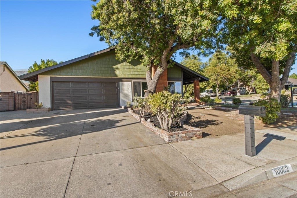 10002 Ashford Court
