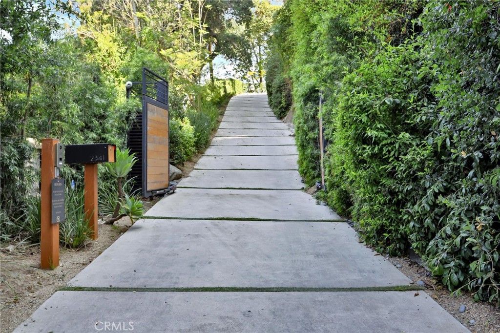 Photo of 2341 Zorada Court, Los Angeles, CA 90046 (MLS # AR25149131)