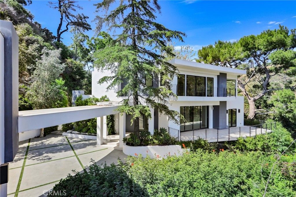Photo of 2341 Zorada Court, Los Angeles, CA 90046 (MLS # AR25149131)