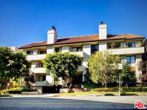 Photo of 11755 Montana Avenue #201, Los Angeles, CA 90049 (MLS # 26828271)