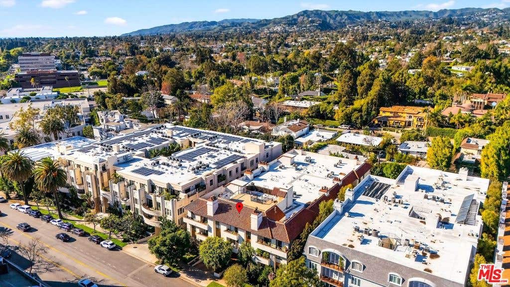 Photo of 11755 Montana Avenue #201, Los Angeles, CA 90049 (MLS # 26828271)