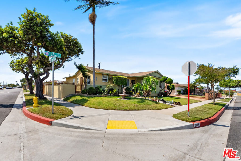 2904 W 137th Street