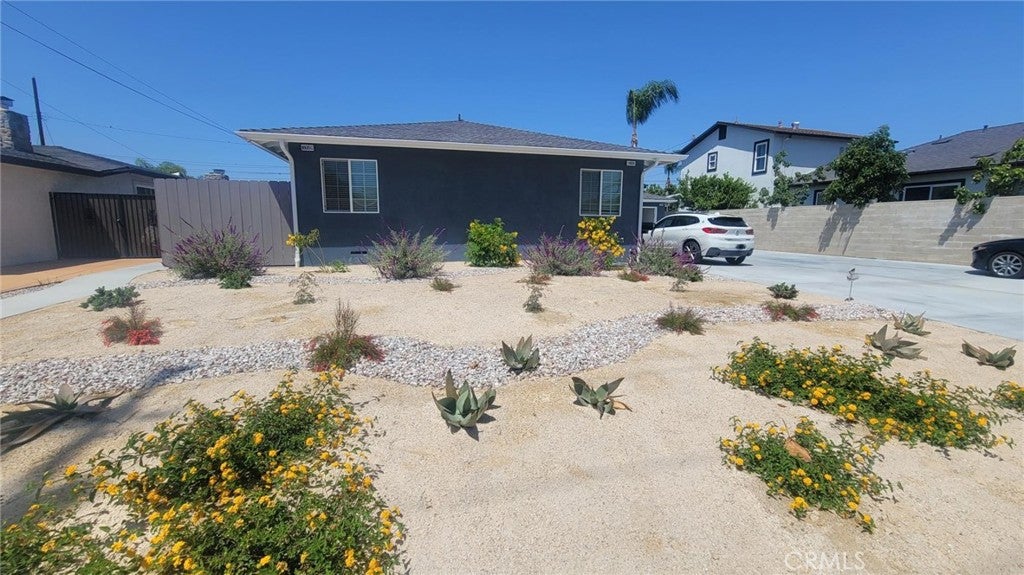 1605 E Santa Ana