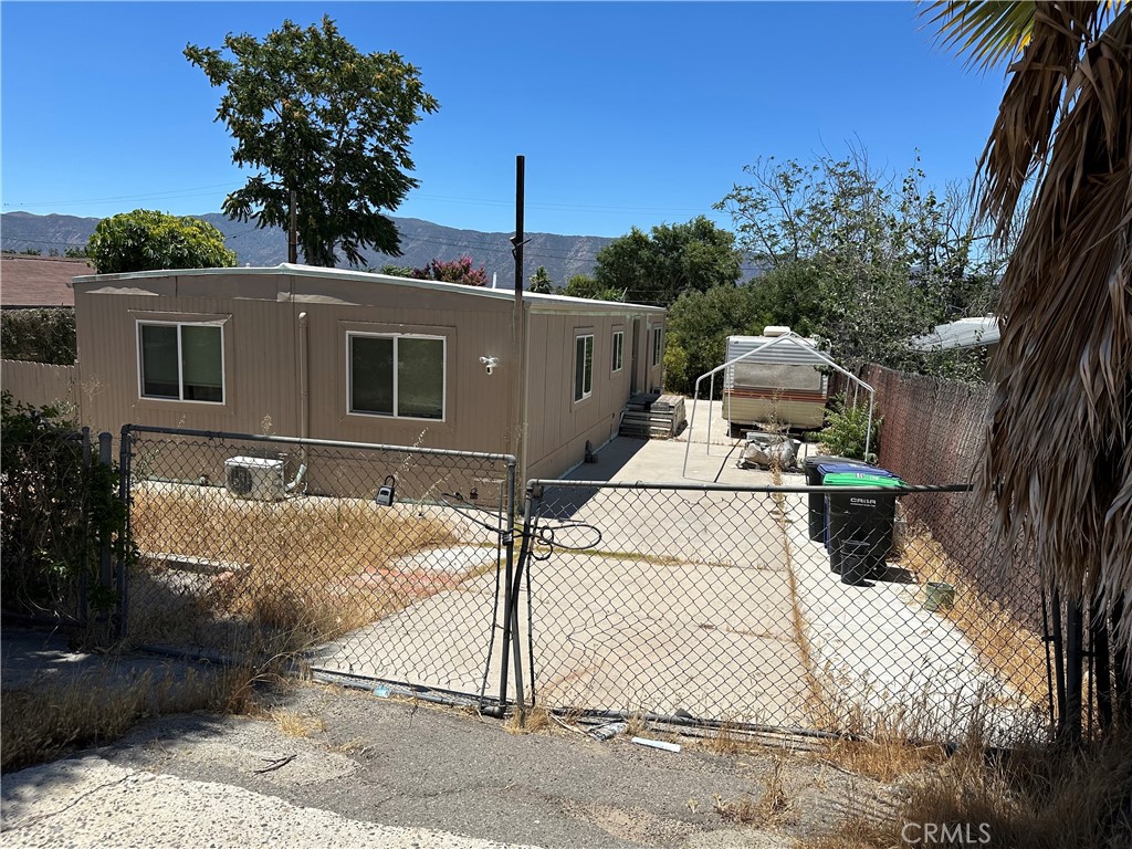 Great investment opportunity, 3 bedroom, 2 bath manufactured home conveniently located next to great shopping, schools and freeway access. Will not qualify for conventional financing due to the year built.