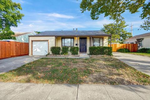 Photo of 2114 Teakwood Street, Vallejo, CA 94591 (MLS # ML82025370)