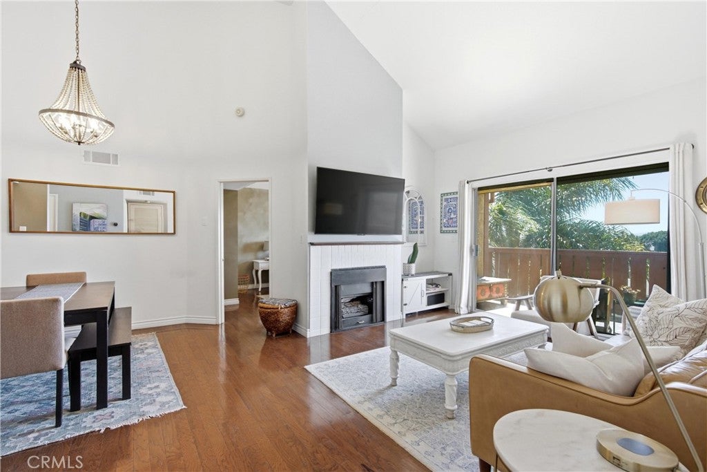 384 Redondo 401