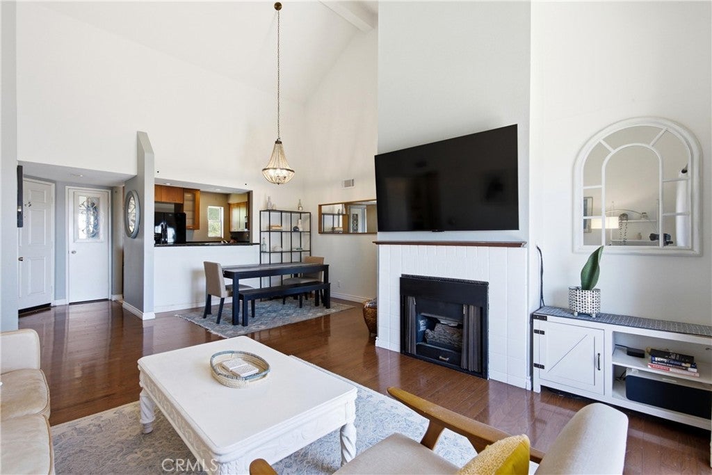 384 Redondo 401