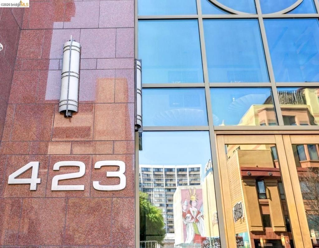 Photo of 423 7th St St #303, Oakland, CA 94607 (MLS # 41131189)