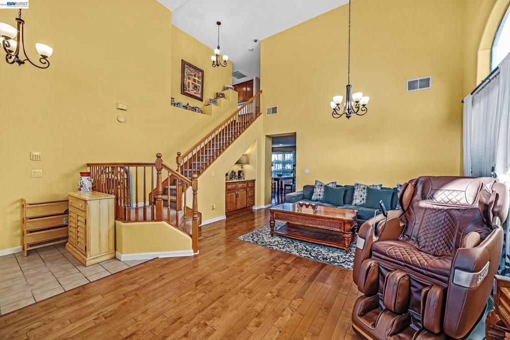15100 Shining Star Ln