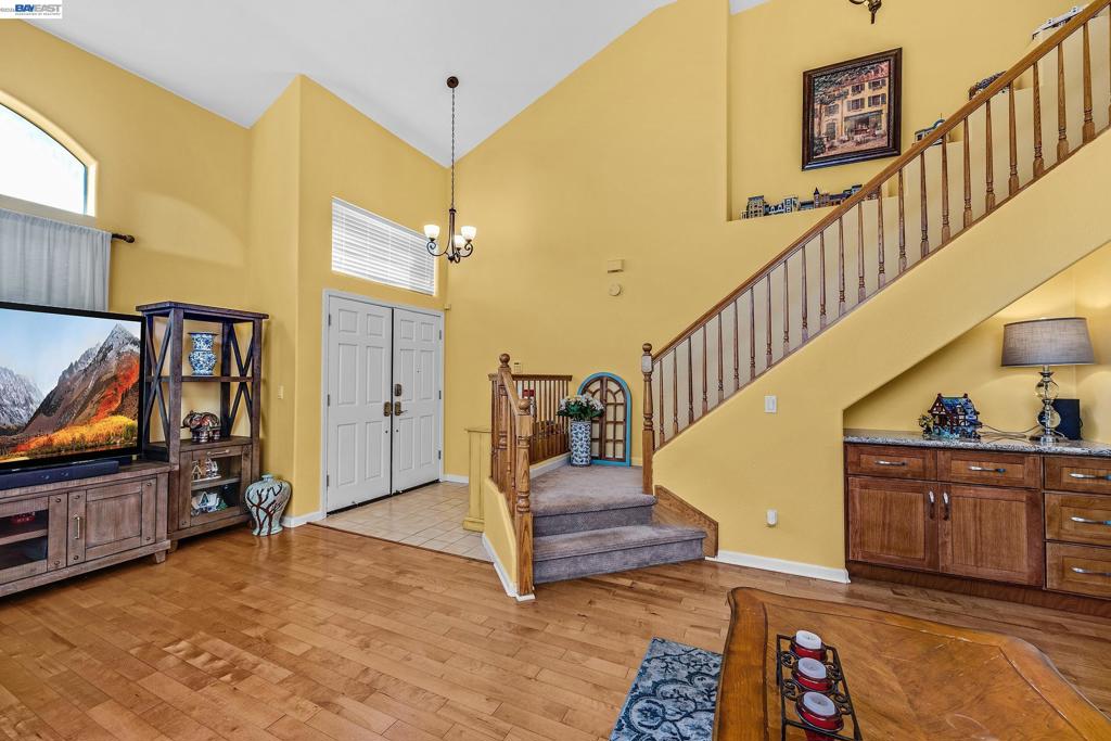15100 Shining Star Ln