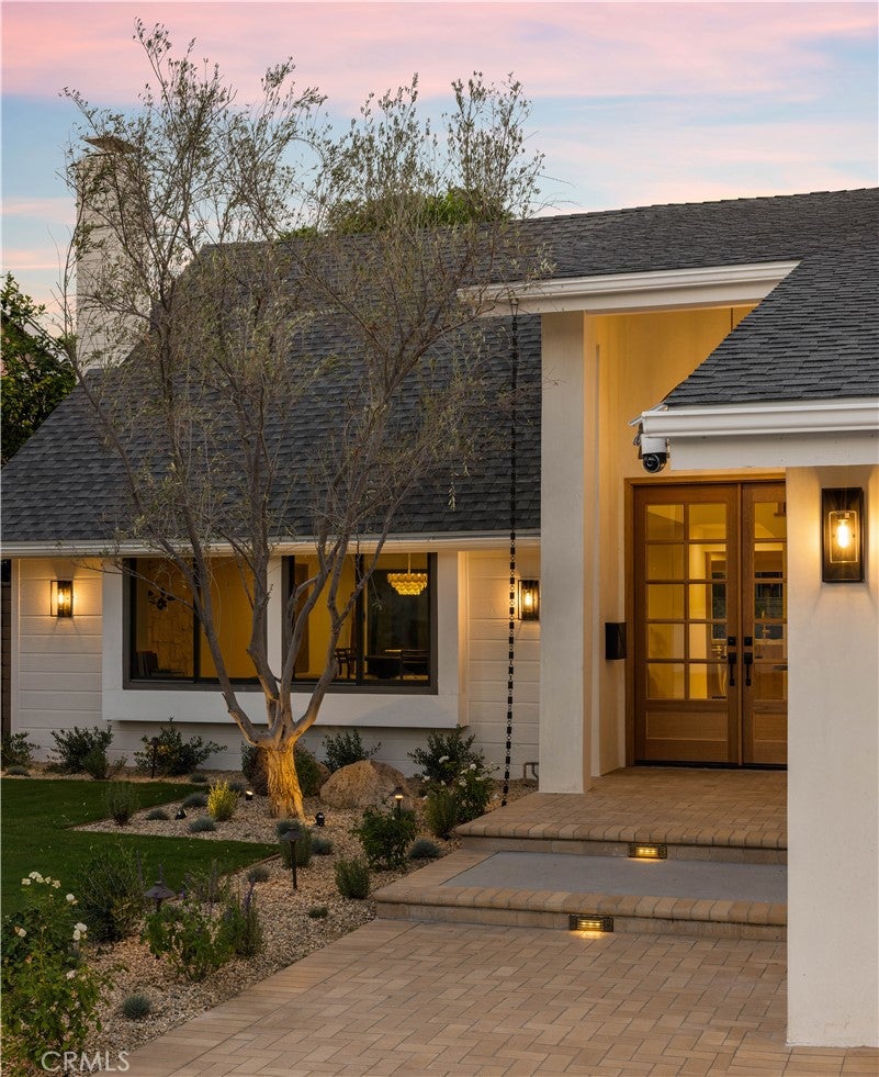 1806 Hummingbird Drive