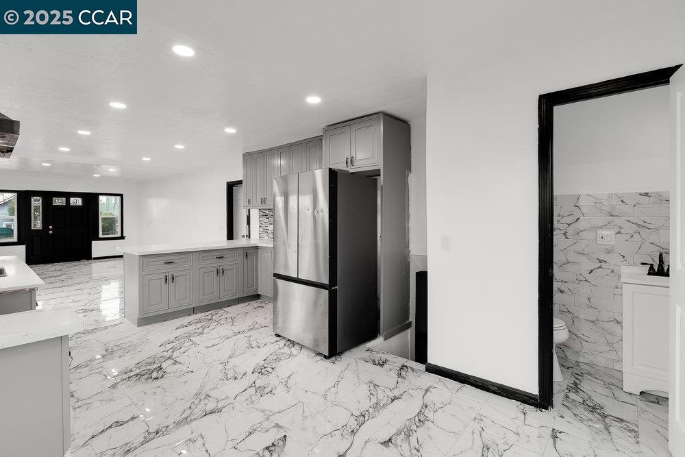 IRON TRIANGLE - Residential