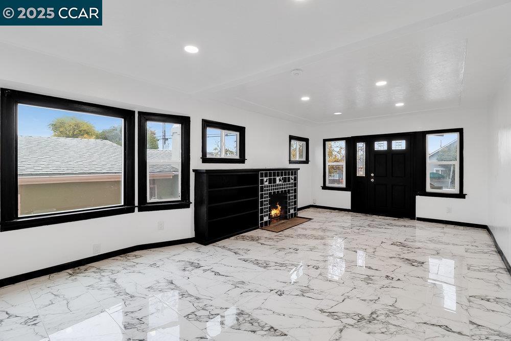 IRON TRIANGLE - Residential