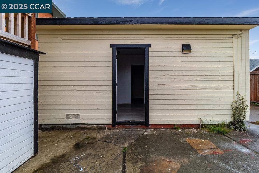 IRON TRIANGLE - Residential