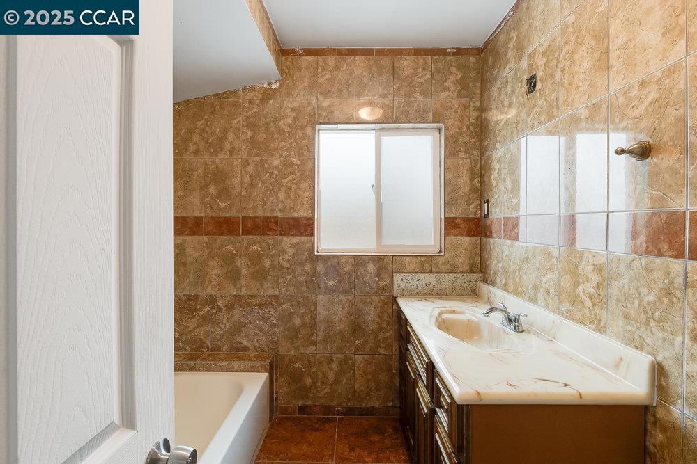 IRON TRIANGLE - Residential