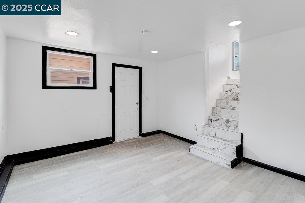 IRON TRIANGLE - Residential