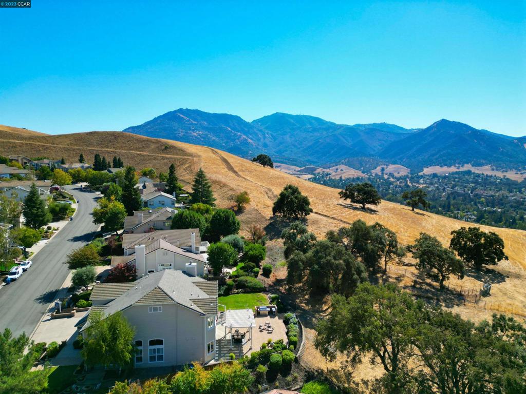 PEACOCK CREEK - Residential