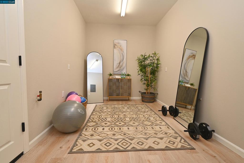 PEACOCK CREEK - Residential