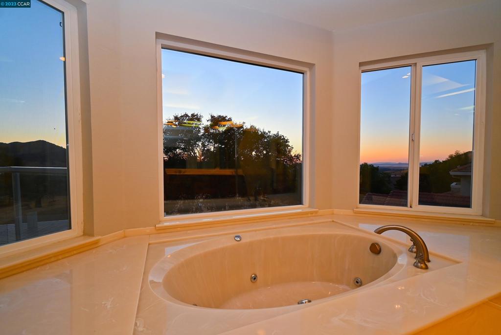 PEACOCK CREEK - Residential