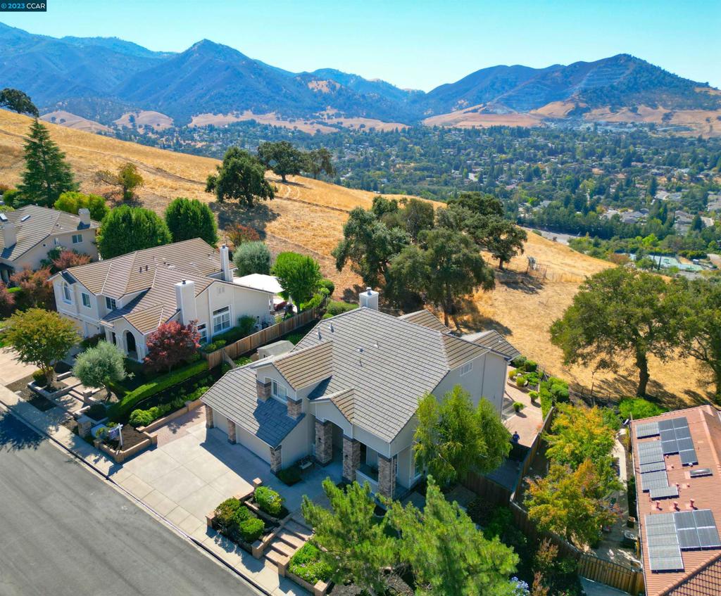 PEACOCK CREEK - Residential