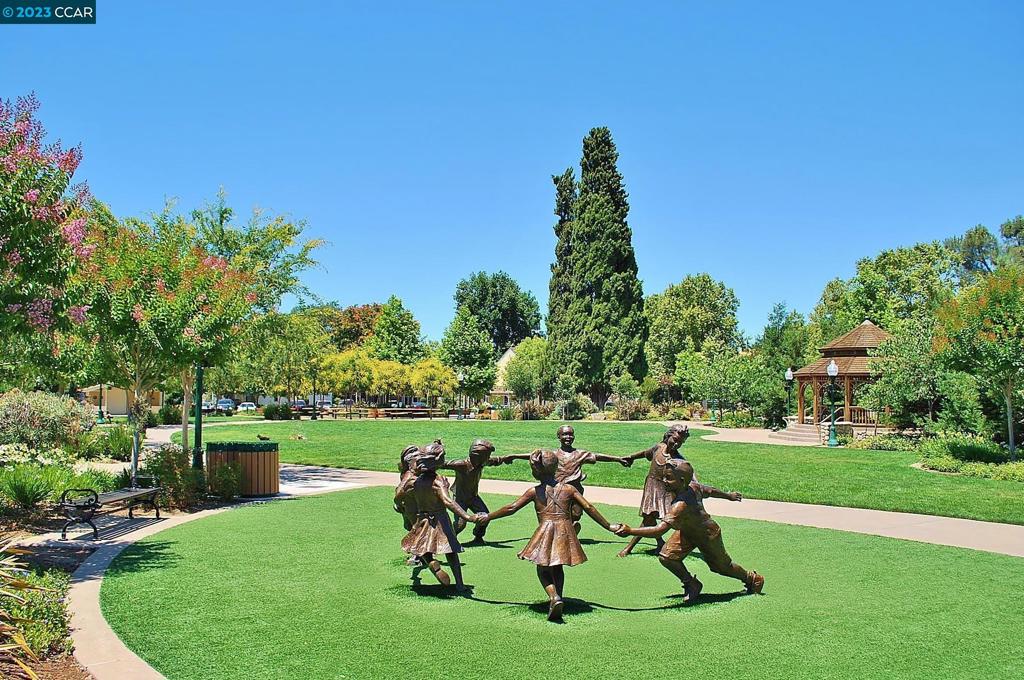 PEACOCK CREEK - Residential