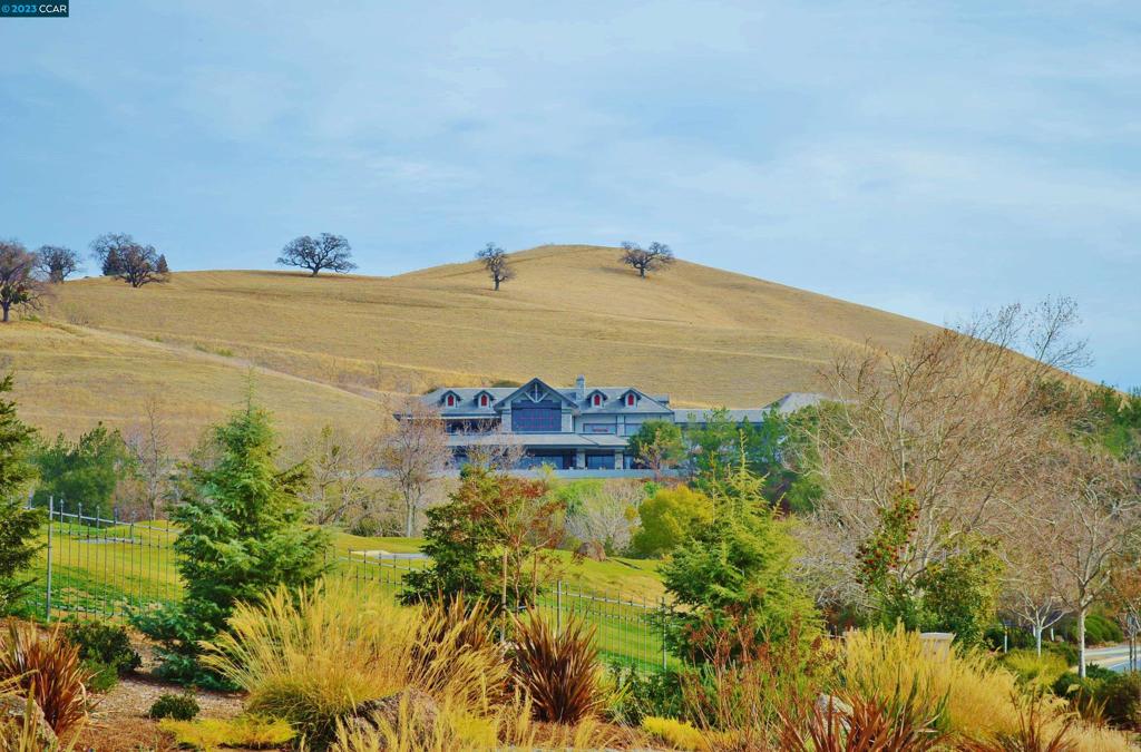 PEACOCK CREEK - Residential
