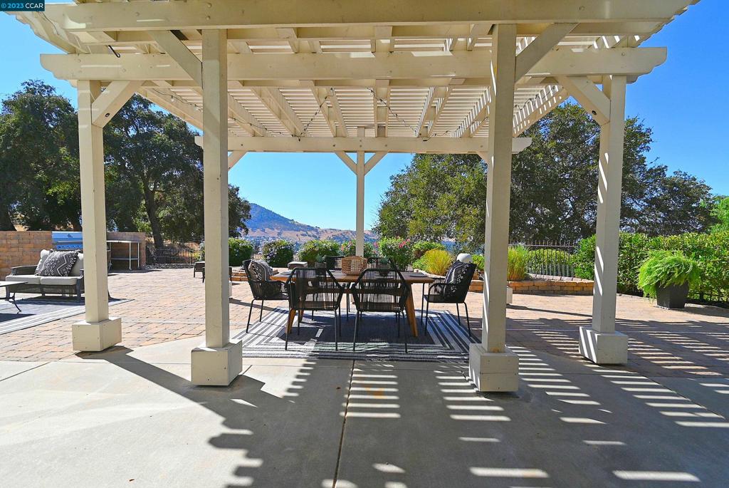 PEACOCK CREEK - Residential