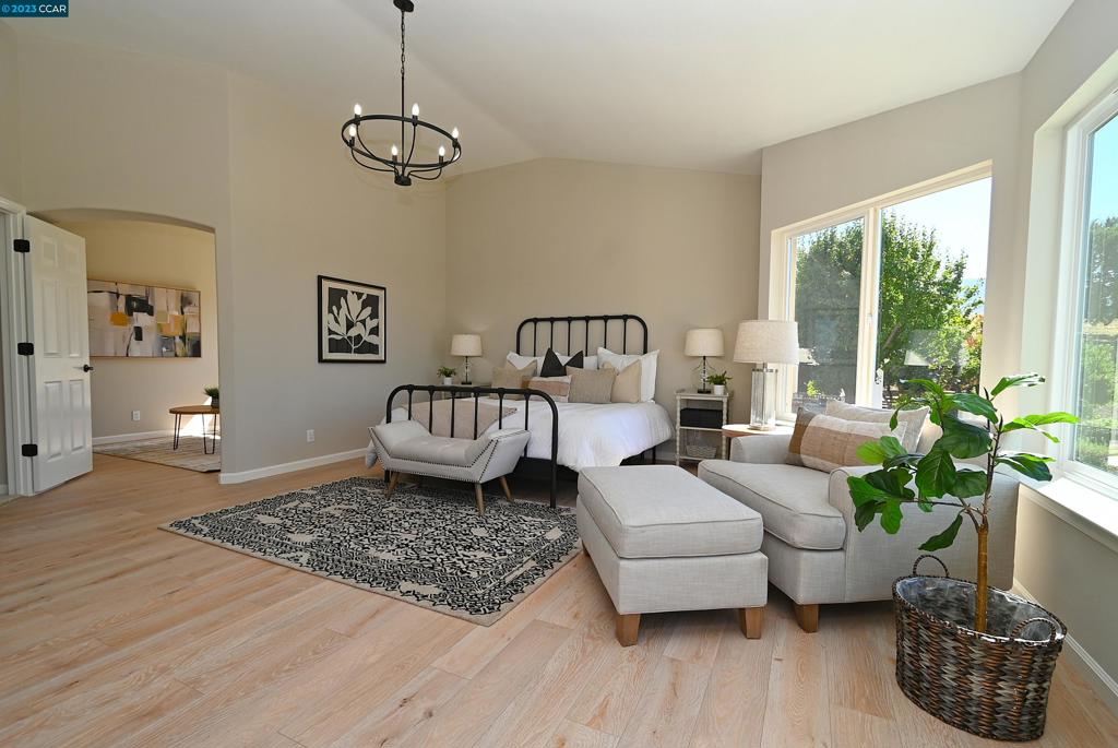 PEACOCK CREEK - Residential