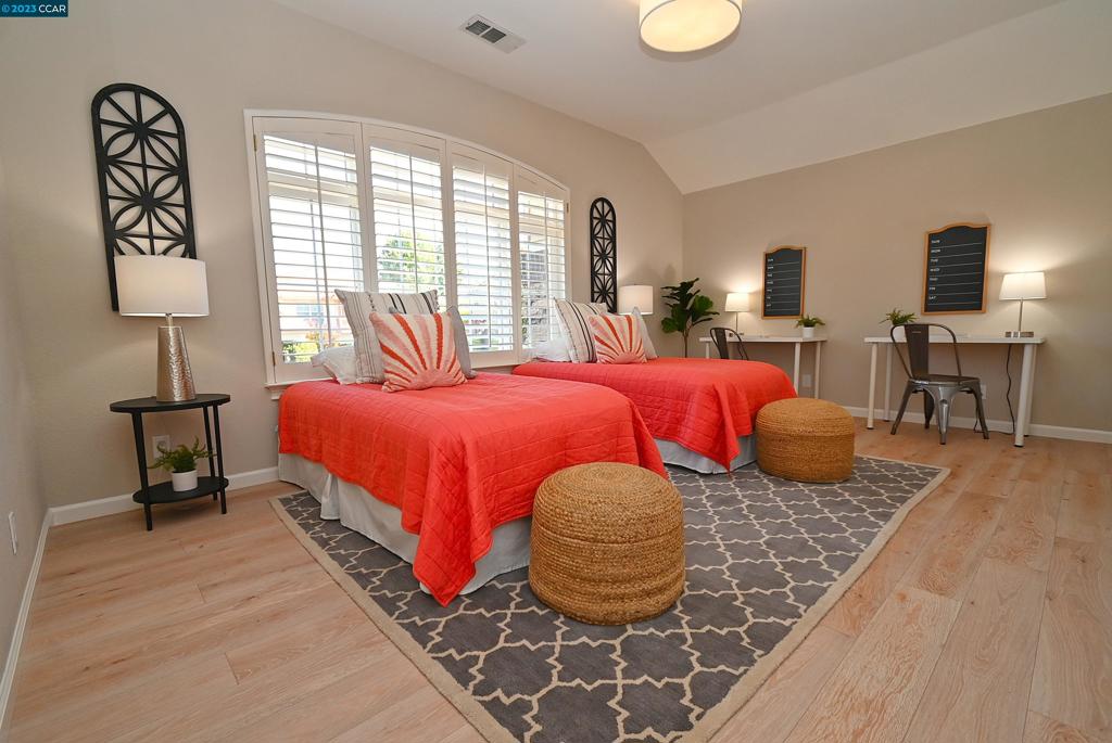 PEACOCK CREEK - Residential