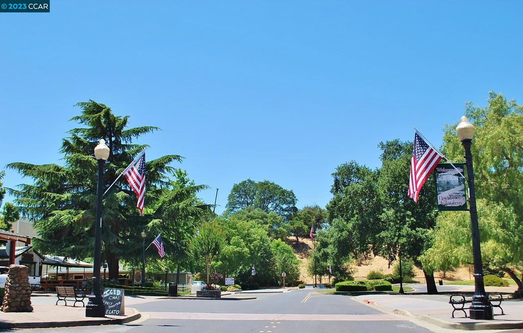 PEACOCK CREEK - Residential