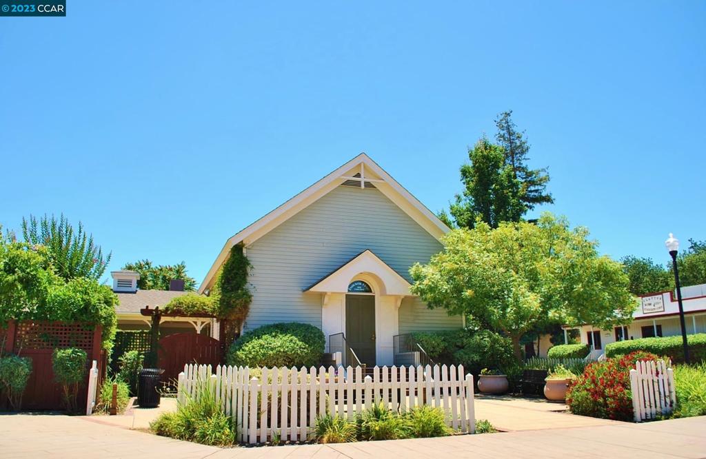 PEACOCK CREEK - Residential