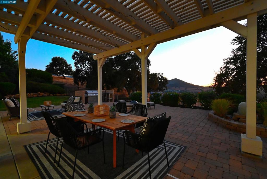 PEACOCK CREEK - Residential