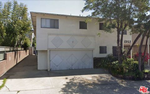 Photo of 1352 N Citrus Avenue #3, Los Angeles, CA 90028 (MLS # 26668641)