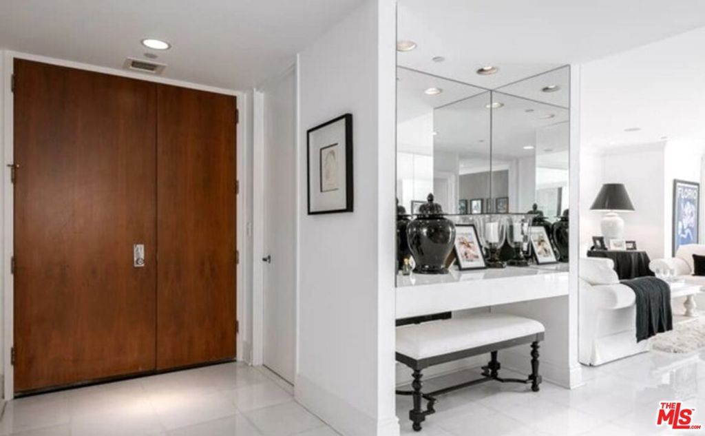 Photo of 10350 Wilshire Boulevard #404, Los Angeles, CA 90024 (MLS # 25628603)