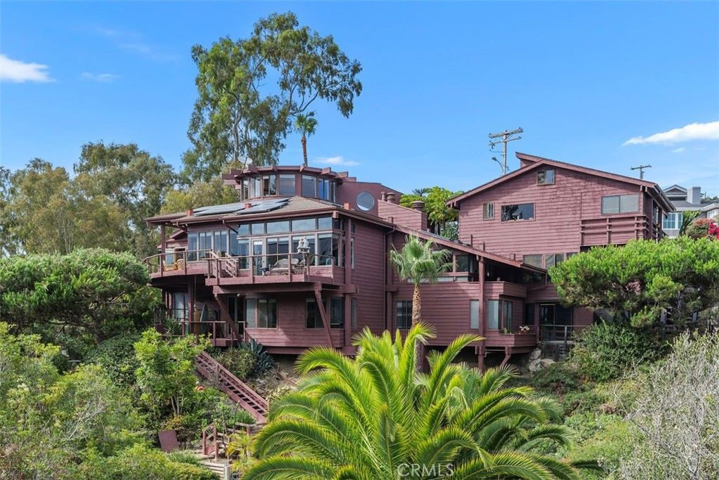 Photo of 237 W Avenida Alessandro, San Clemente, CA 92672 (MLS # SW26052636)