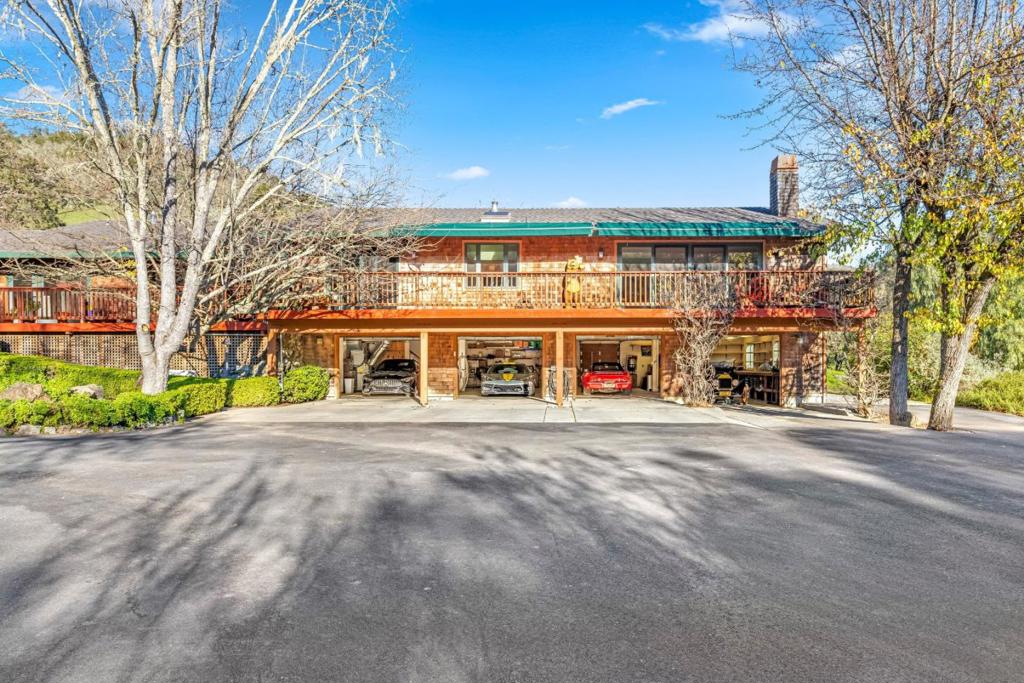 6915 Redwood Retreat Road
