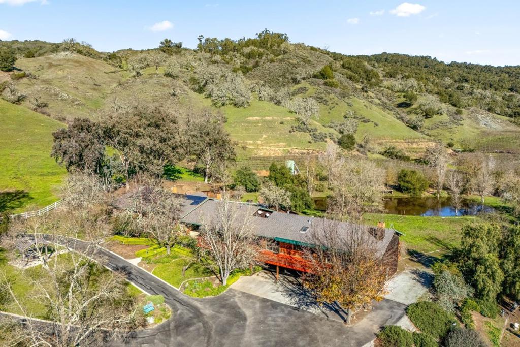 6915 Redwood Retreat Road