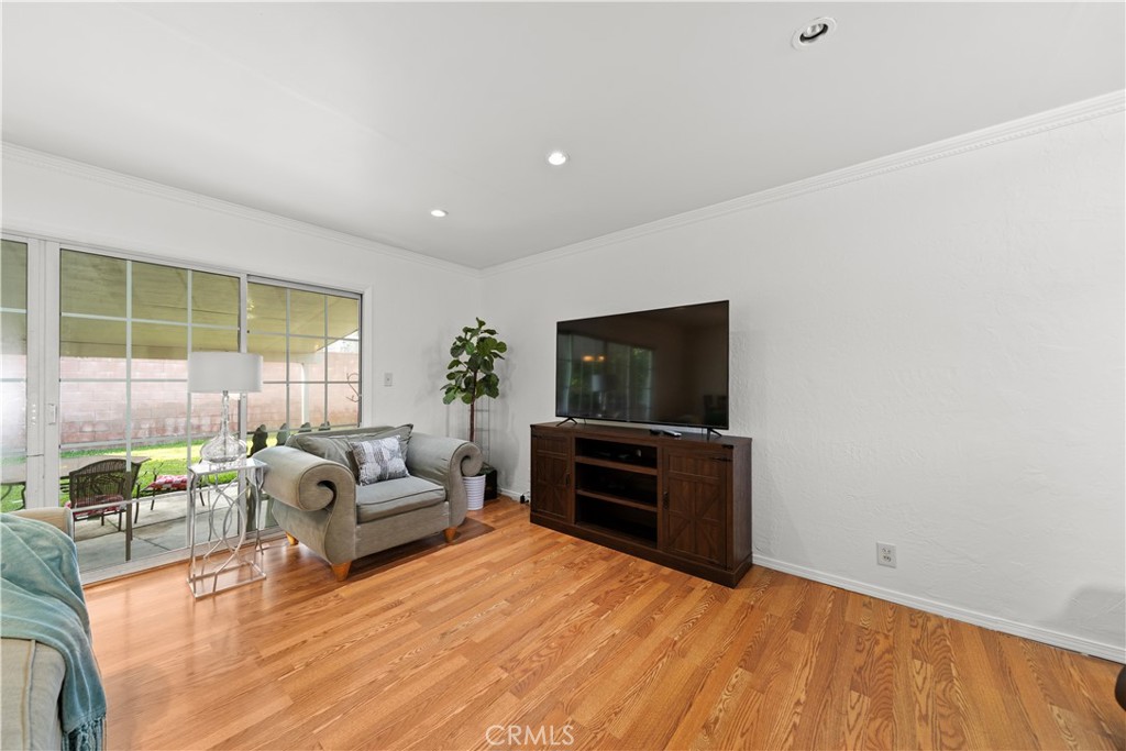 Properties 4 10241 Angell Street