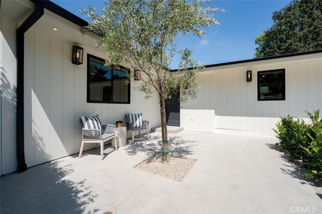 13817 Valley Vista Boulevard