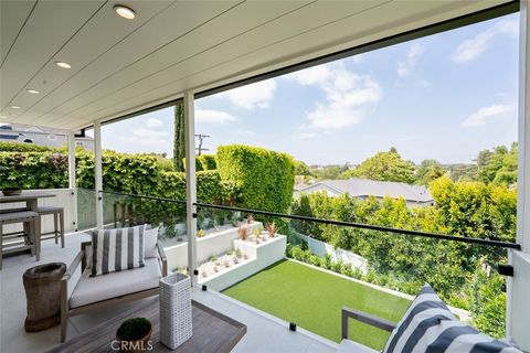 13817 Valley Vista Boulevard Sherman Oaks CA 91423