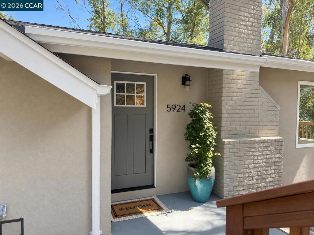 5924 Balboa Dr