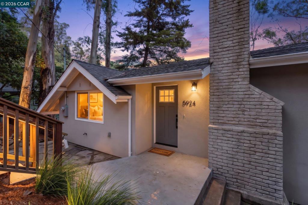 5924 Balboa Dr
